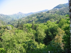 vue sur le village de montagne de Manolates.